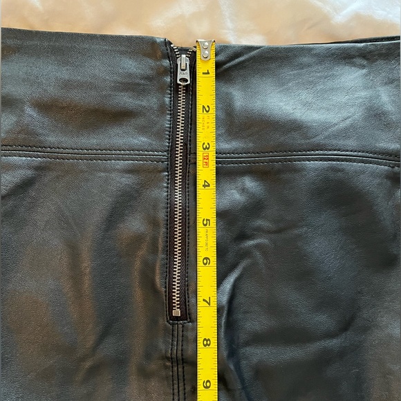 Abercrombie & Fitch black faux leather mini skirt - Picture 8 of 8